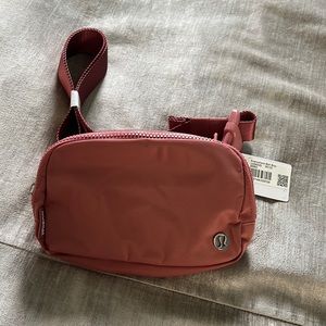 New Lululemon Everywhere Belt Bag in Brier Rose